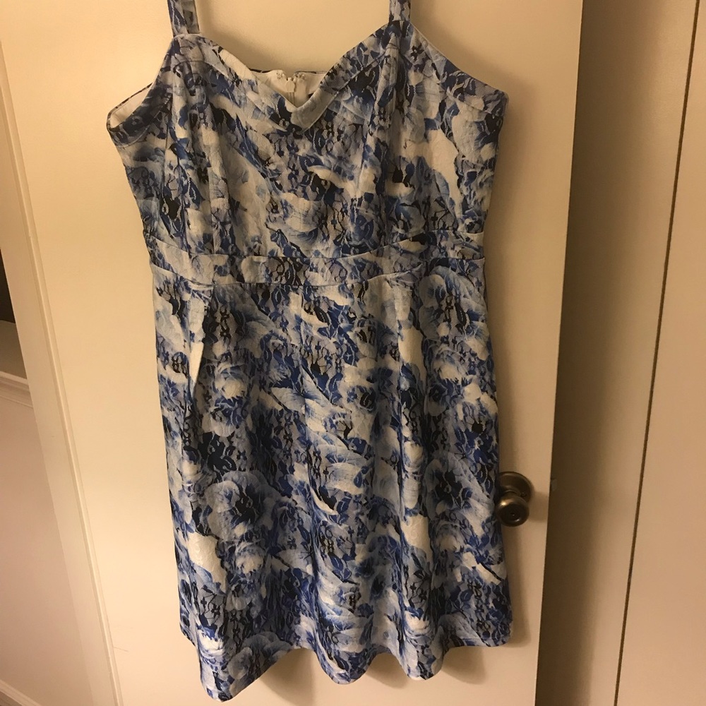 City Chic Black White Blue Floral Lace Dress - Picture 3 of 8